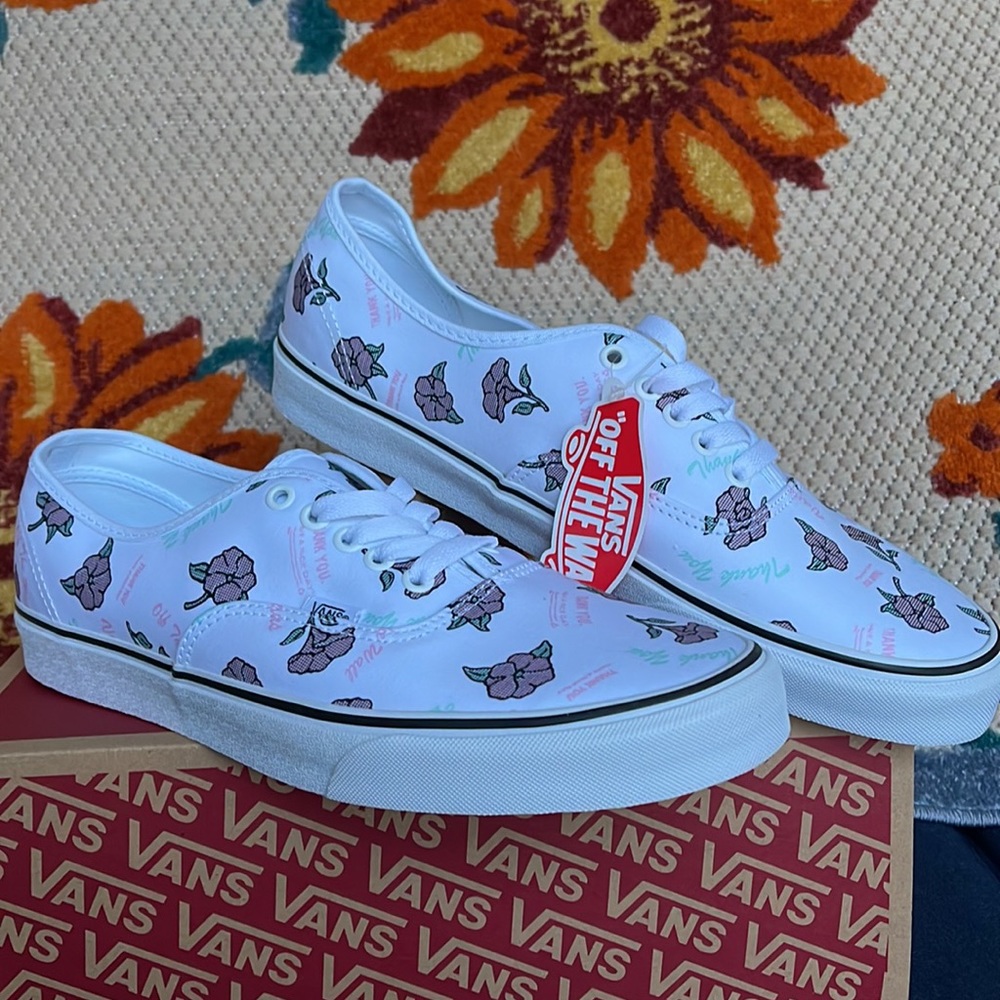 Vans Authentic
(Thank You Floral) True White 
VNOA2Z5119L

MEN’s sneakers - Picture 5 of 16